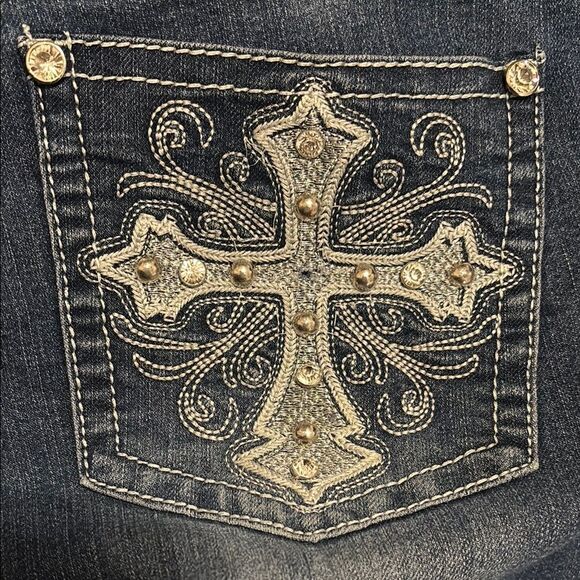 Versatile Suko Jeans with Natural Wear - Picture 6 of 10